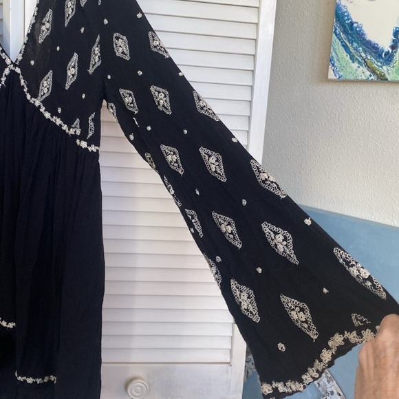 We the Free tunic black embroidered raw hem slight bell sleevess - Picture 3 of 6